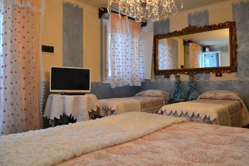 La Maison Delle Favole 데센자노델가르다 객실 사진